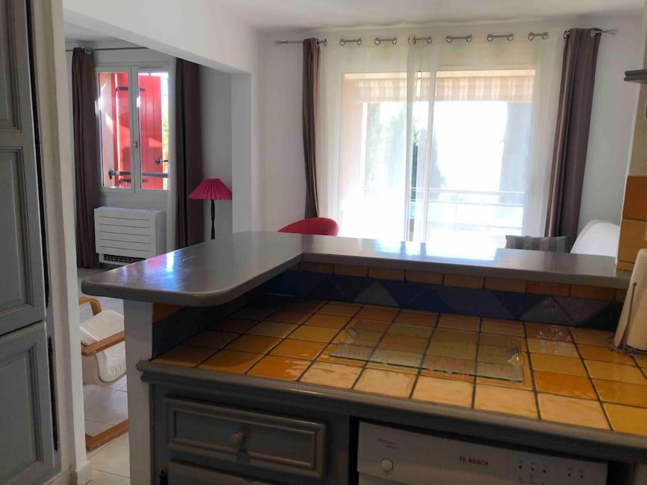 Appartement 60M2 - 2 Chambres A Une Minute Des Plages, Parking Prive Sausset-les-Pins Exterior photo